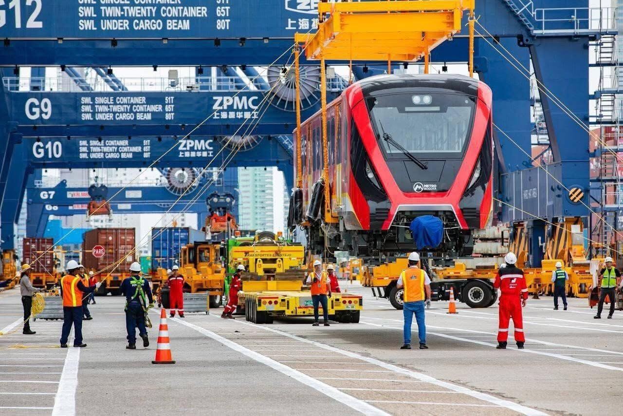 Maniobra de carga de proyecto en terminal de contenedores